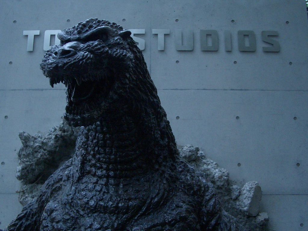 statue_of_godzilla_%e3%82%b4%e3%82%b8%e3%83%a9%e5%83%8f_at_toho_studios_%e6%9d%b1%e5%ae%9d%e6%92%ae%e5%bd%b1%e6%89%80_-_panoramio